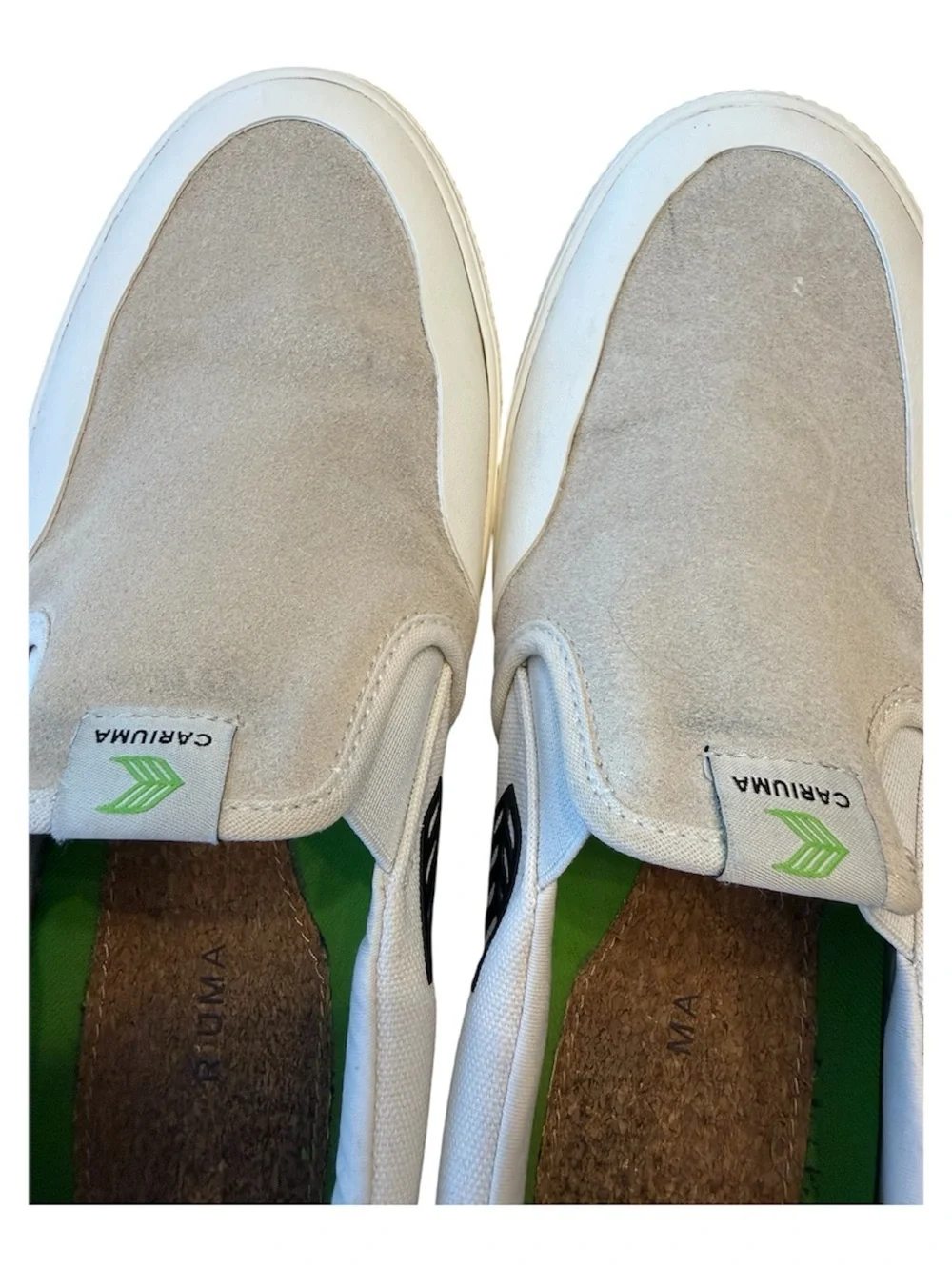 Cariuma Men’s Slip-On Skate Pro Loafers in Beige, White and Black. Size 9